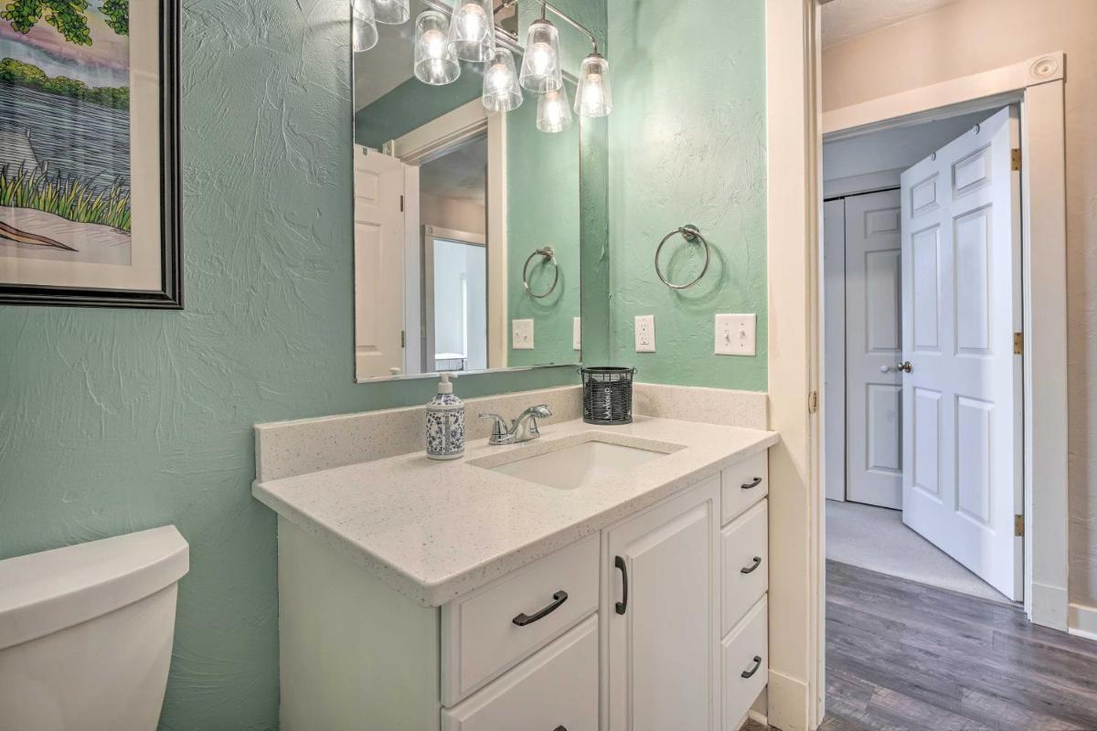 Charming Dtwn Holland Escape Above Crust 54! - Housity