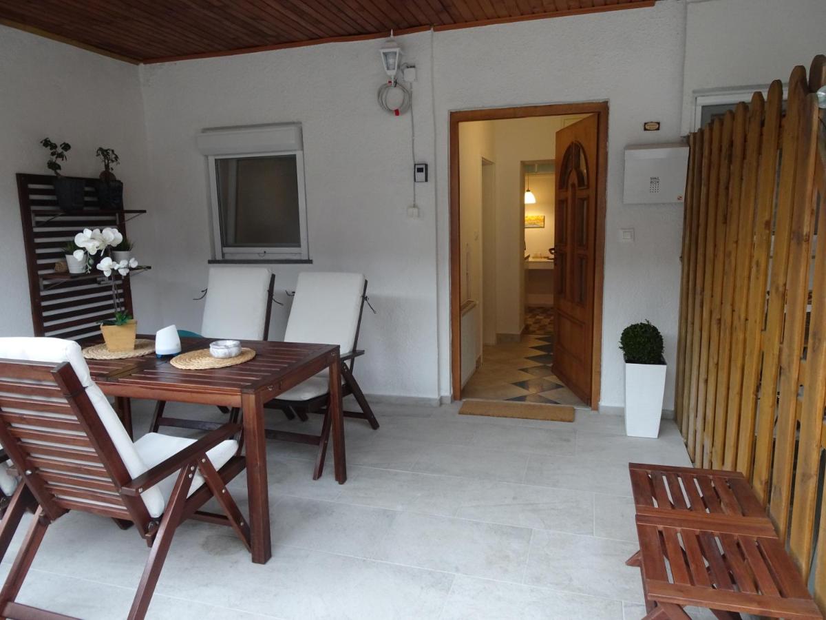 Suitetrails - Apartma Nadja with private parking