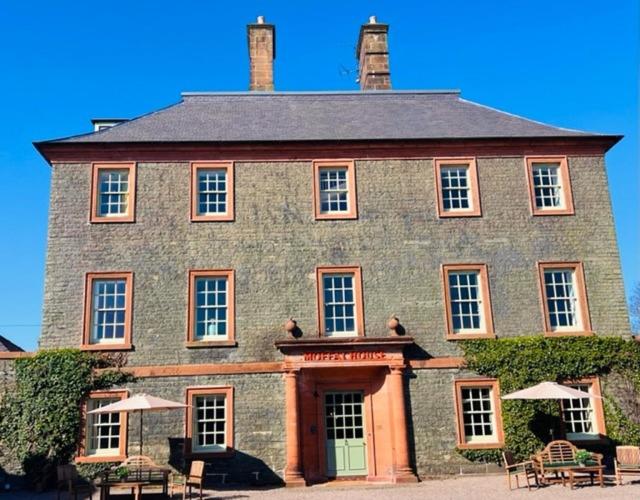 Moffat House - Housity