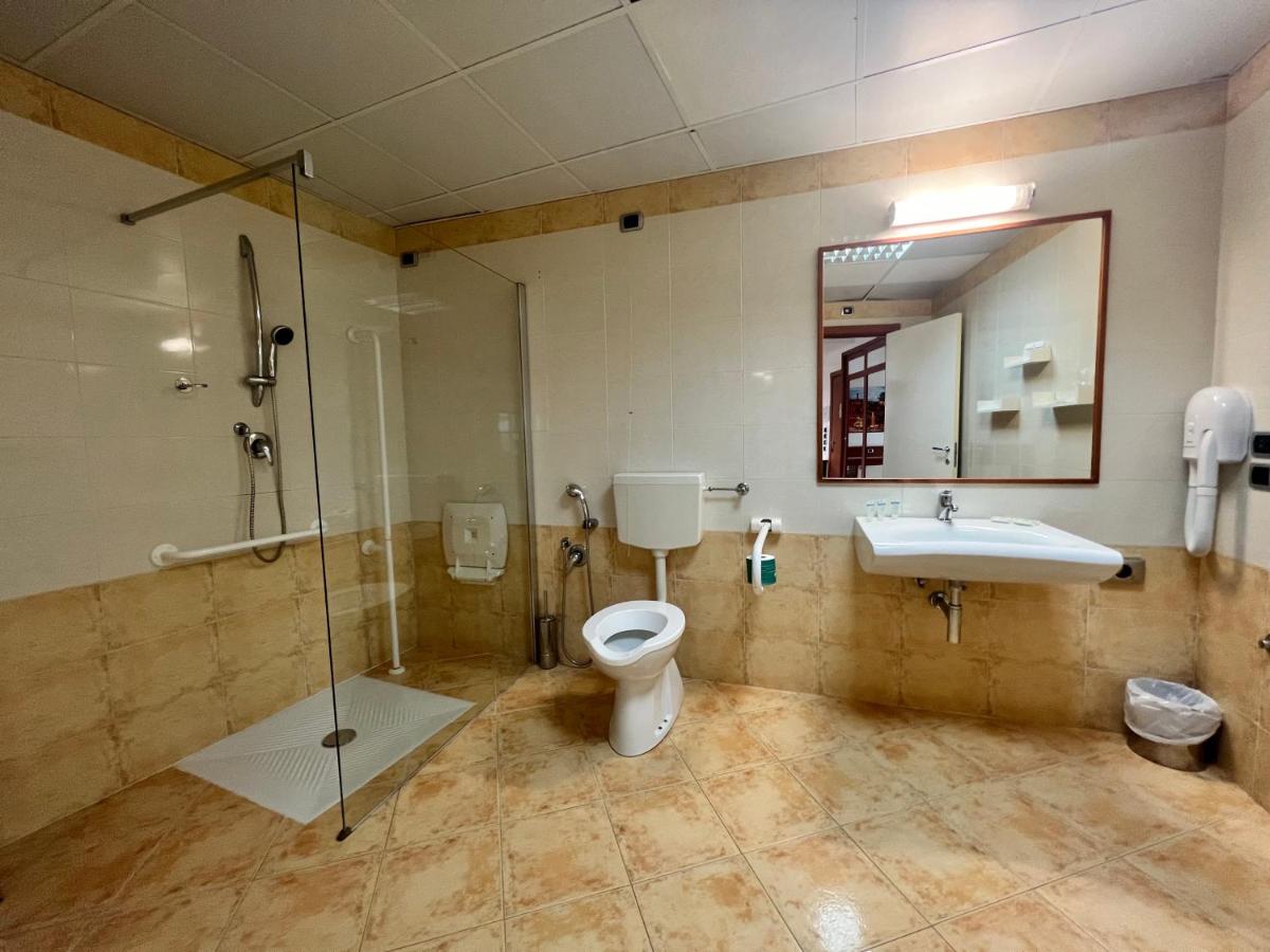 Park Hotel Mirabeau - Housity