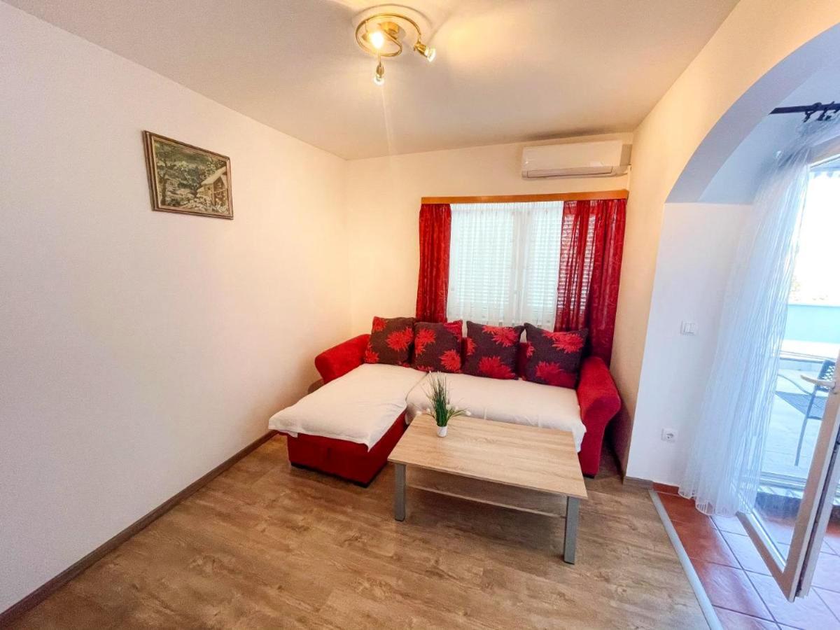 Apartment with Sea View in Jadranovo 75 m² Terrace - Housity