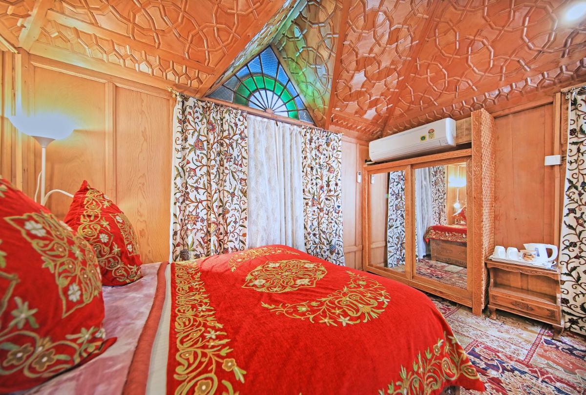 Suitetrails - Kolu Group Of Houseboats