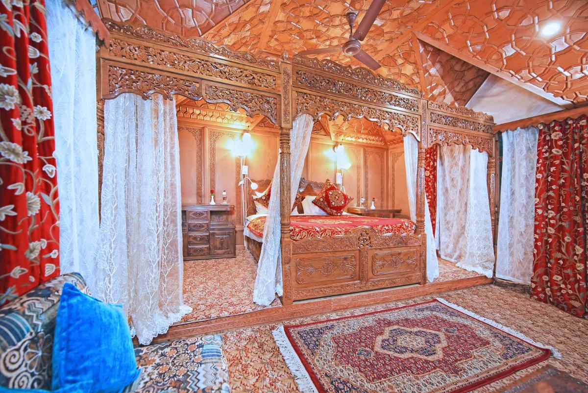 Suitetrails - Kolu Group Of Houseboats