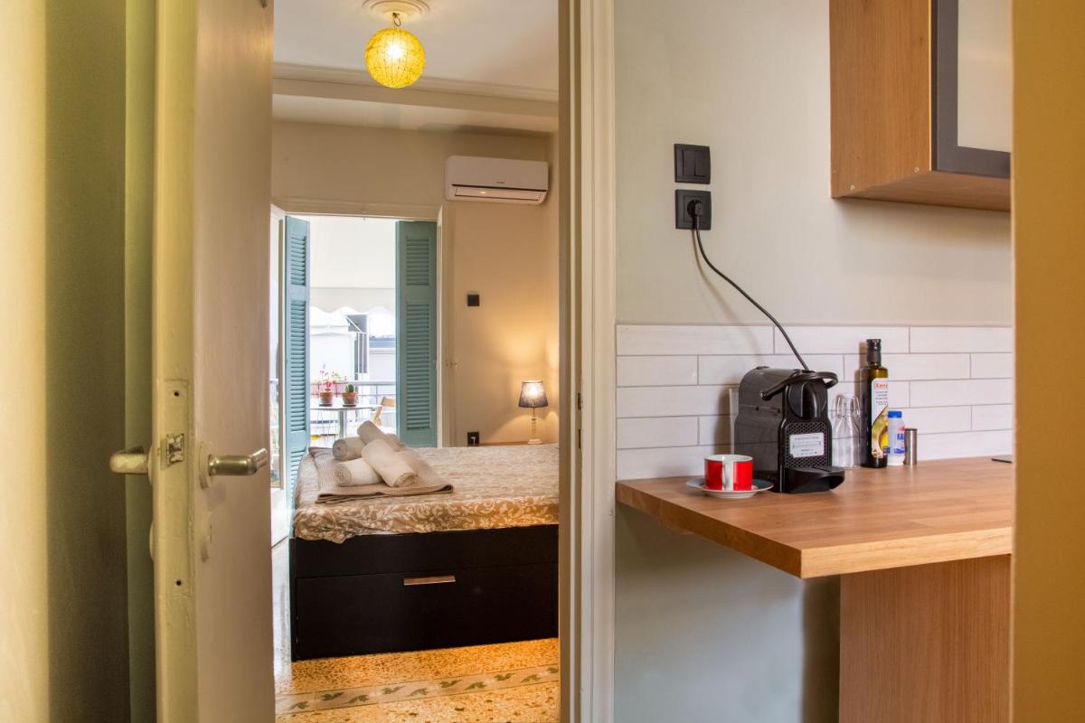 Mosaics central studio apartm with Acropolis view - Housity