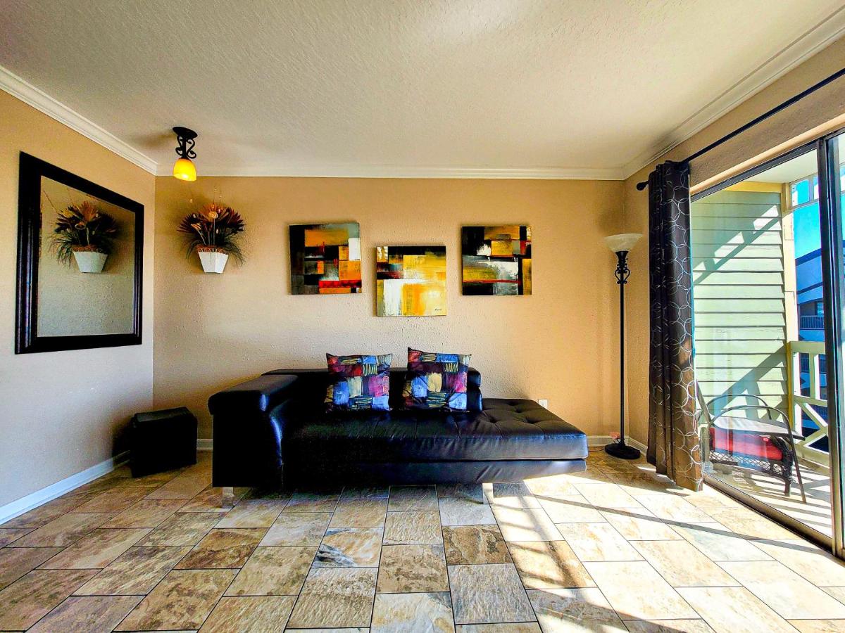 Charming Bungalow, Ocean Views, Central Location - Housity