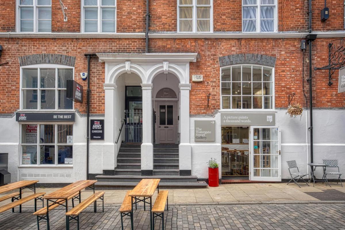 NEW Grade 2 historic flat in the heart of Chester - Housity