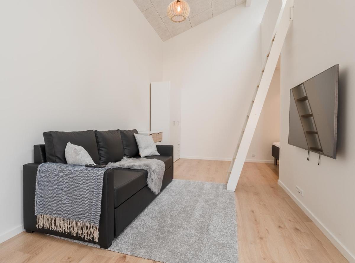 Studio Apartments Close To Airport - Housity