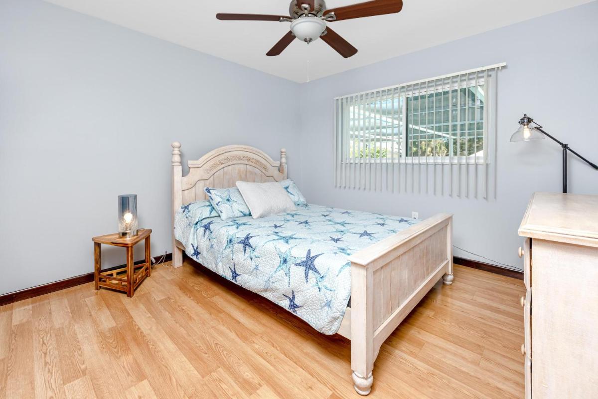 #9 Newly remodeled 5 bedroom house with large heated pool near Anna Maria Island - Housity
