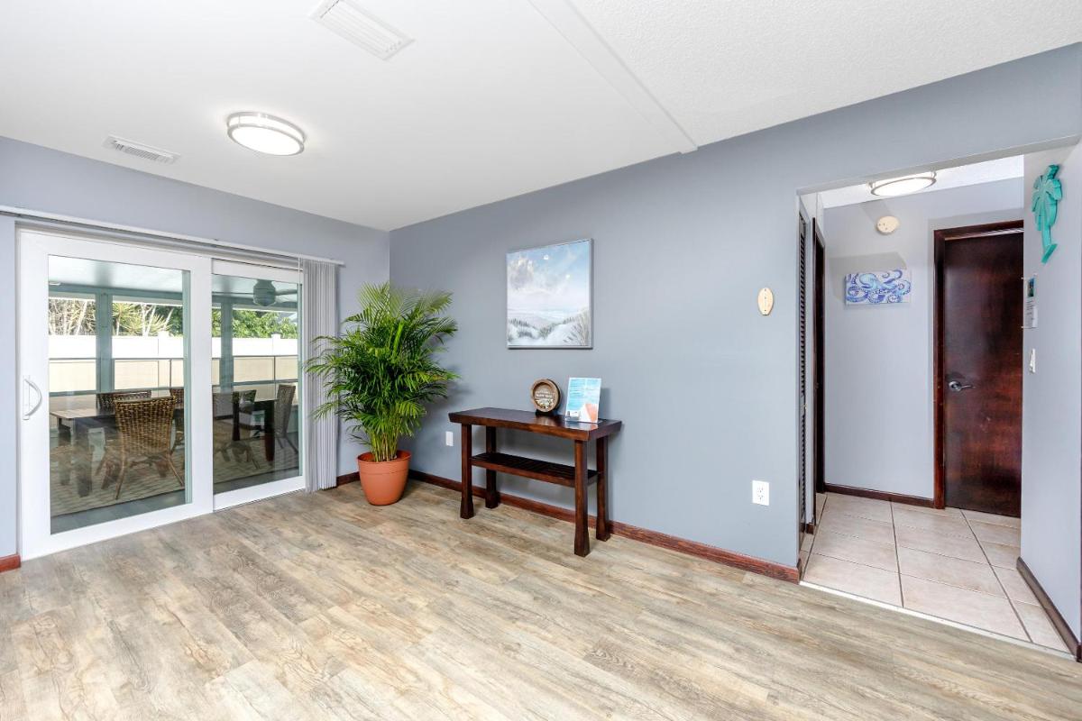 #9 Newly remodeled 5 bedroom house with large heated pool near Anna Maria Island - Housity