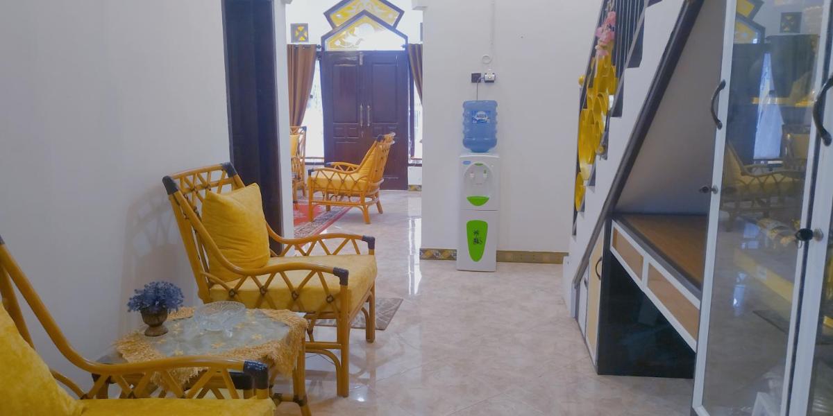 FaizahChoirul Homestay - Housity