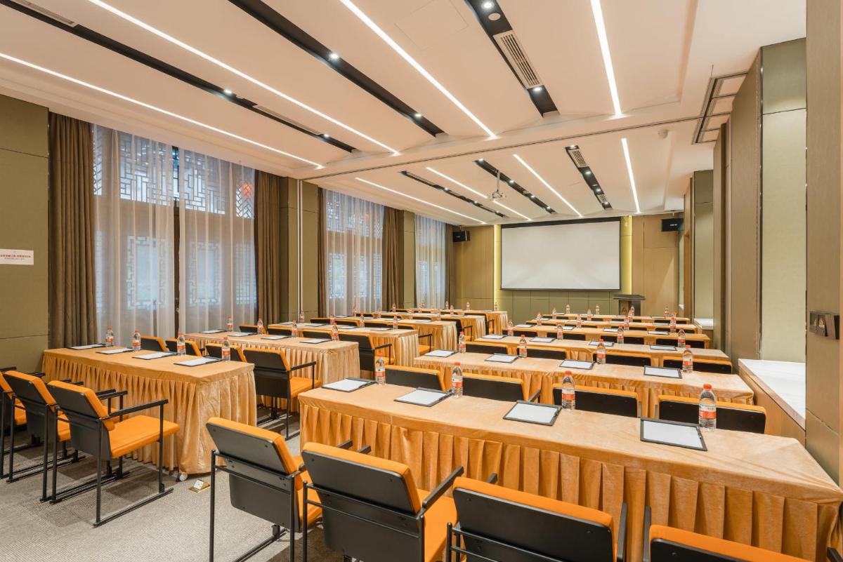 Atour Hotel Tongxiang Wuzhen - Housity