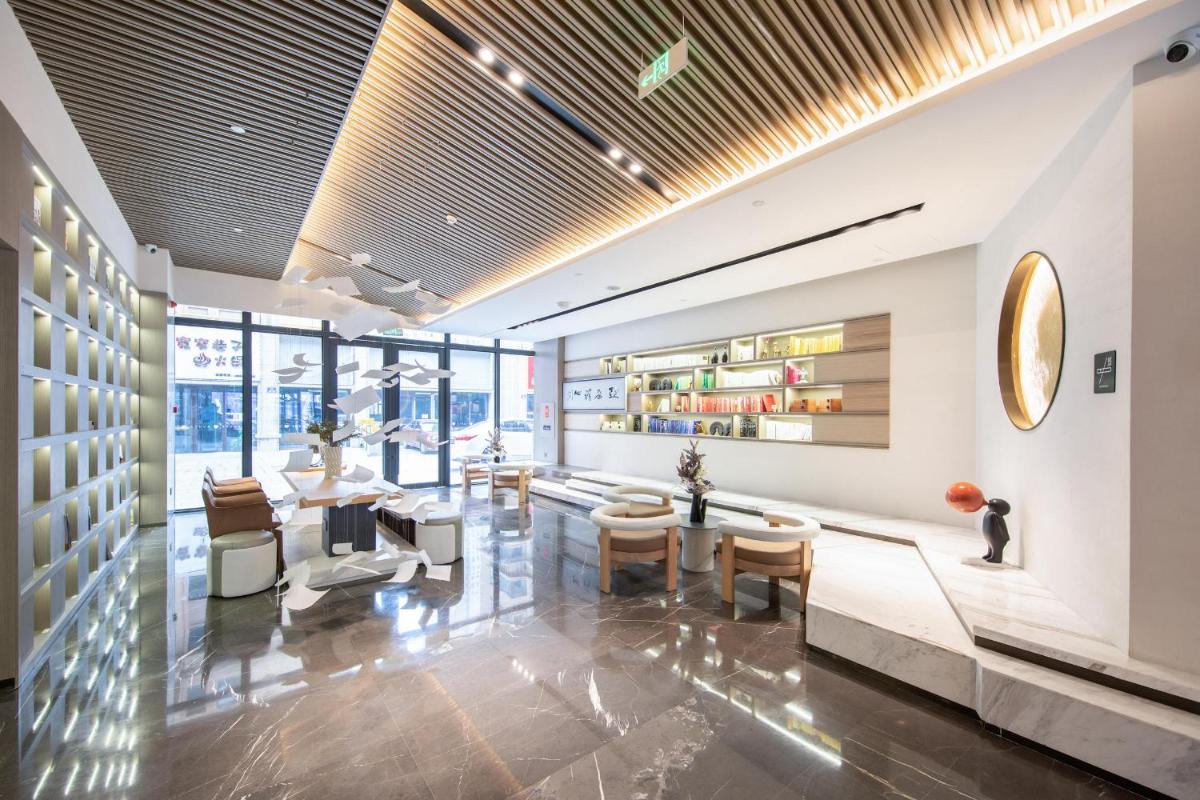Atour Hotel Yuzhong Yuci Incity - Housity