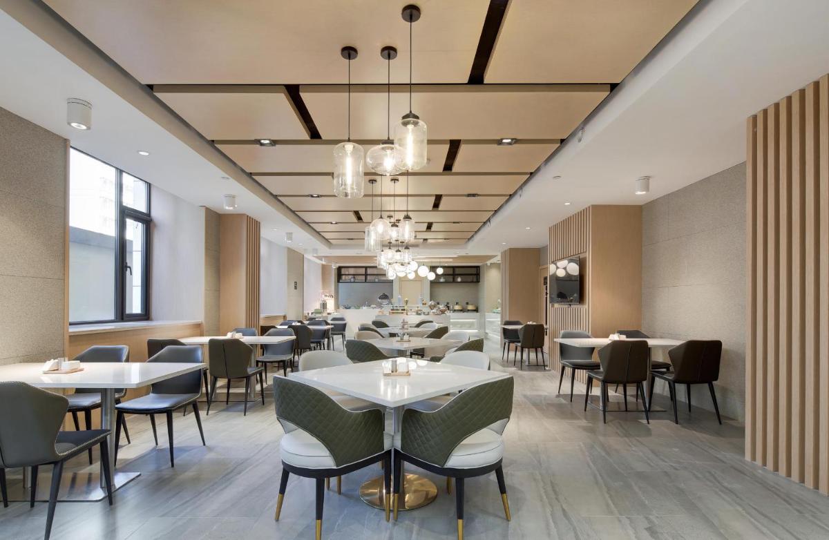 Atour Hotel Jinan High-Speed East Railway Station - Housity