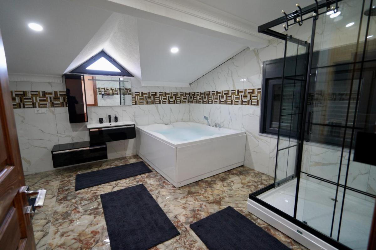 Rizk Villa sea view villa in silivri , istanbul - Housity