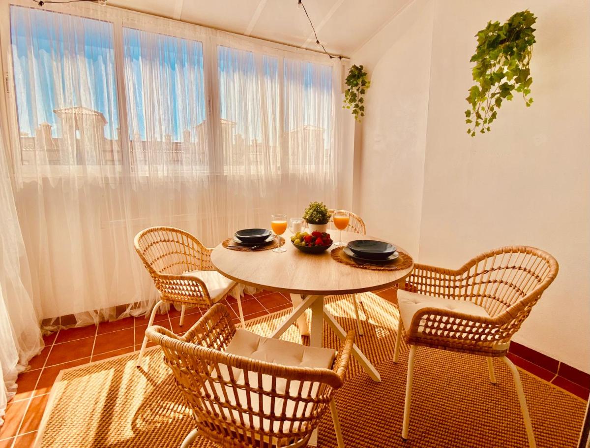 Casa Flania, Seaview, 2-bedroom, 2-bathroom - Housity