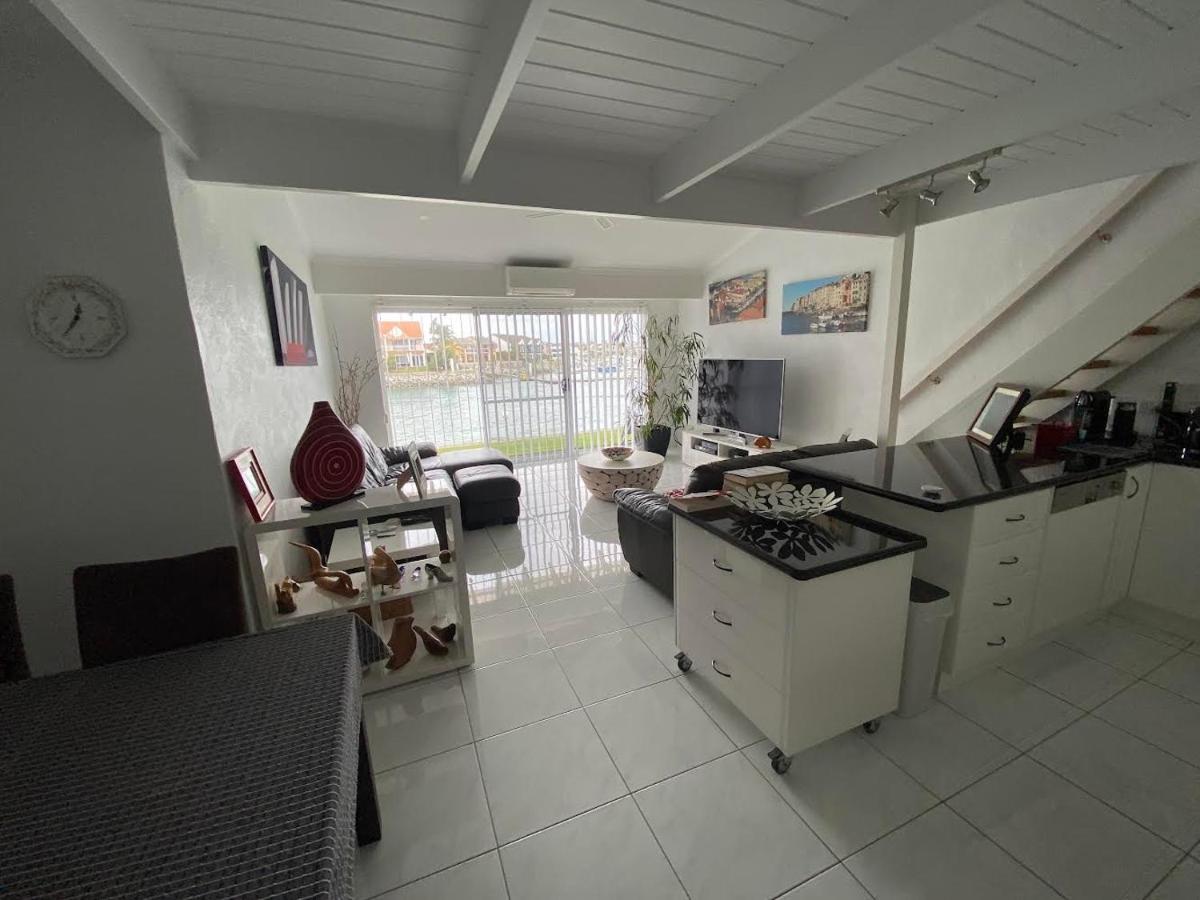 Port Lincoln Marina Waterfront Apartment - Hizvo