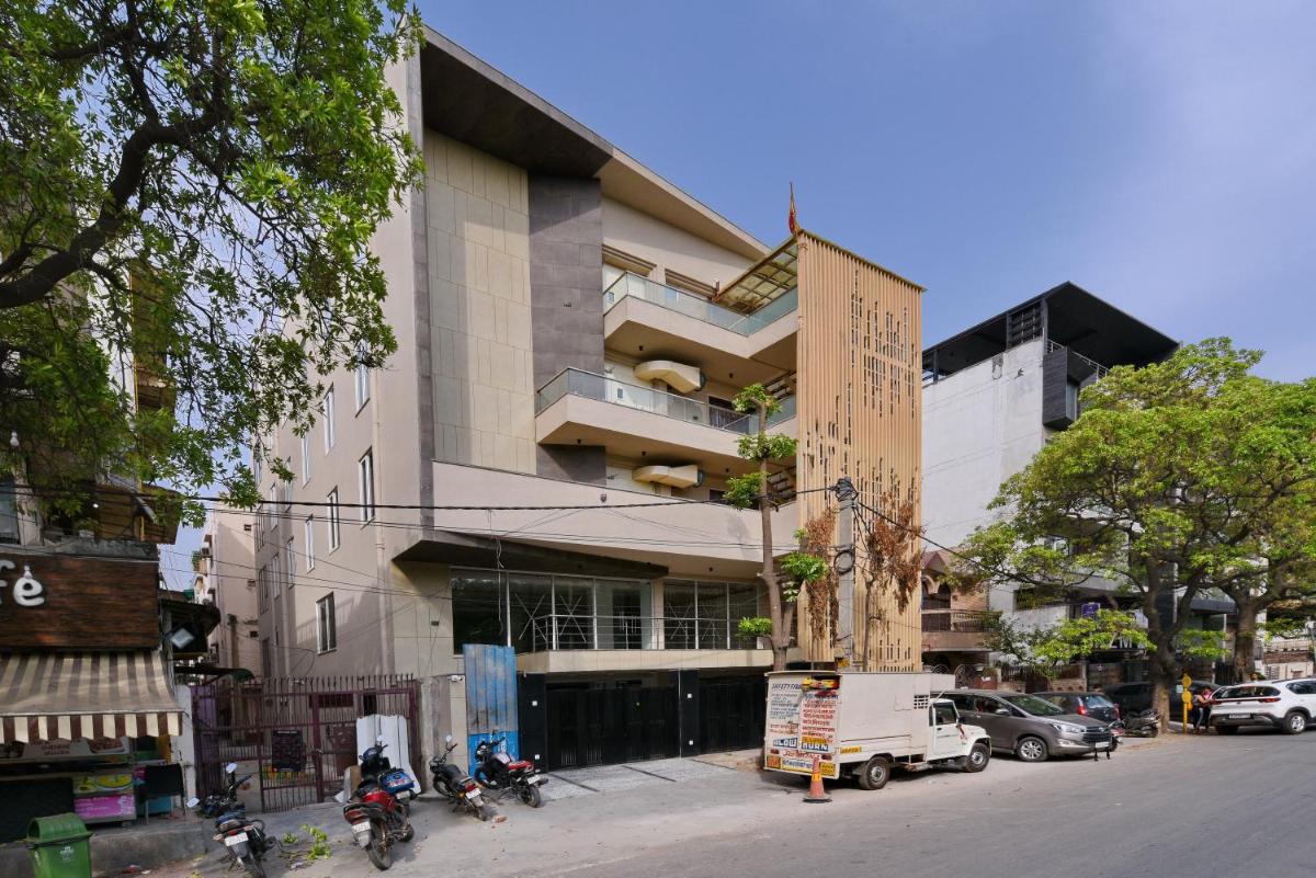 Hotel Leo Saffron - Corporate Stay Pitampura - Housity