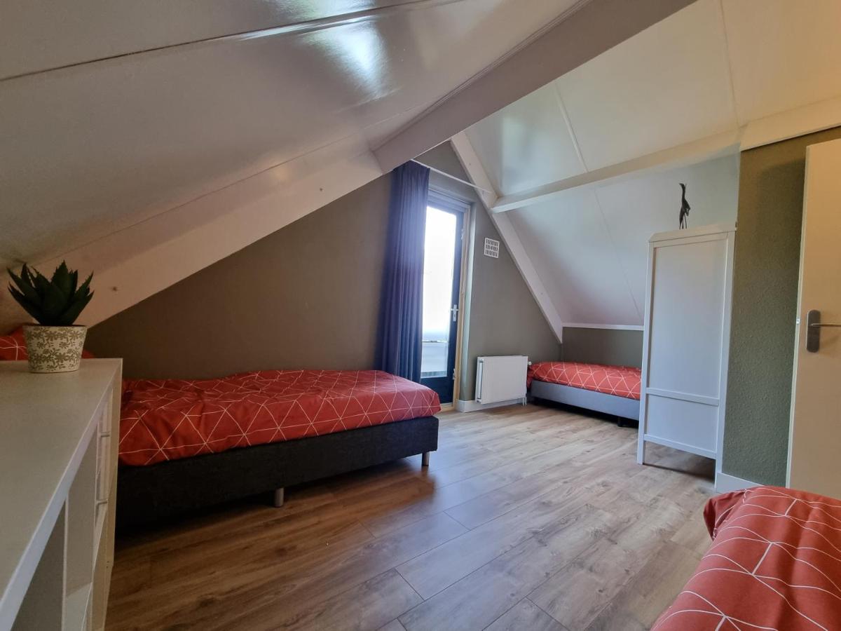 Suitetrails - Family home, large garden, playground kids, firepit, terraces, sleeps max 7 and 1 babycot, kids playroom inside