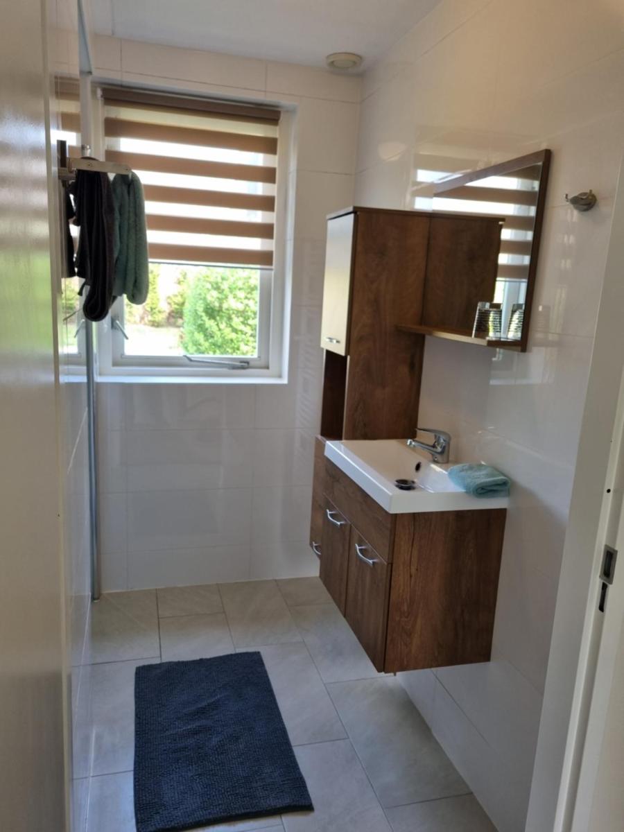 Suitetrails - Family home, large garden, playground kids, firepit, terraces, sleeps max 7 and 1 babycot, kids playroom inside