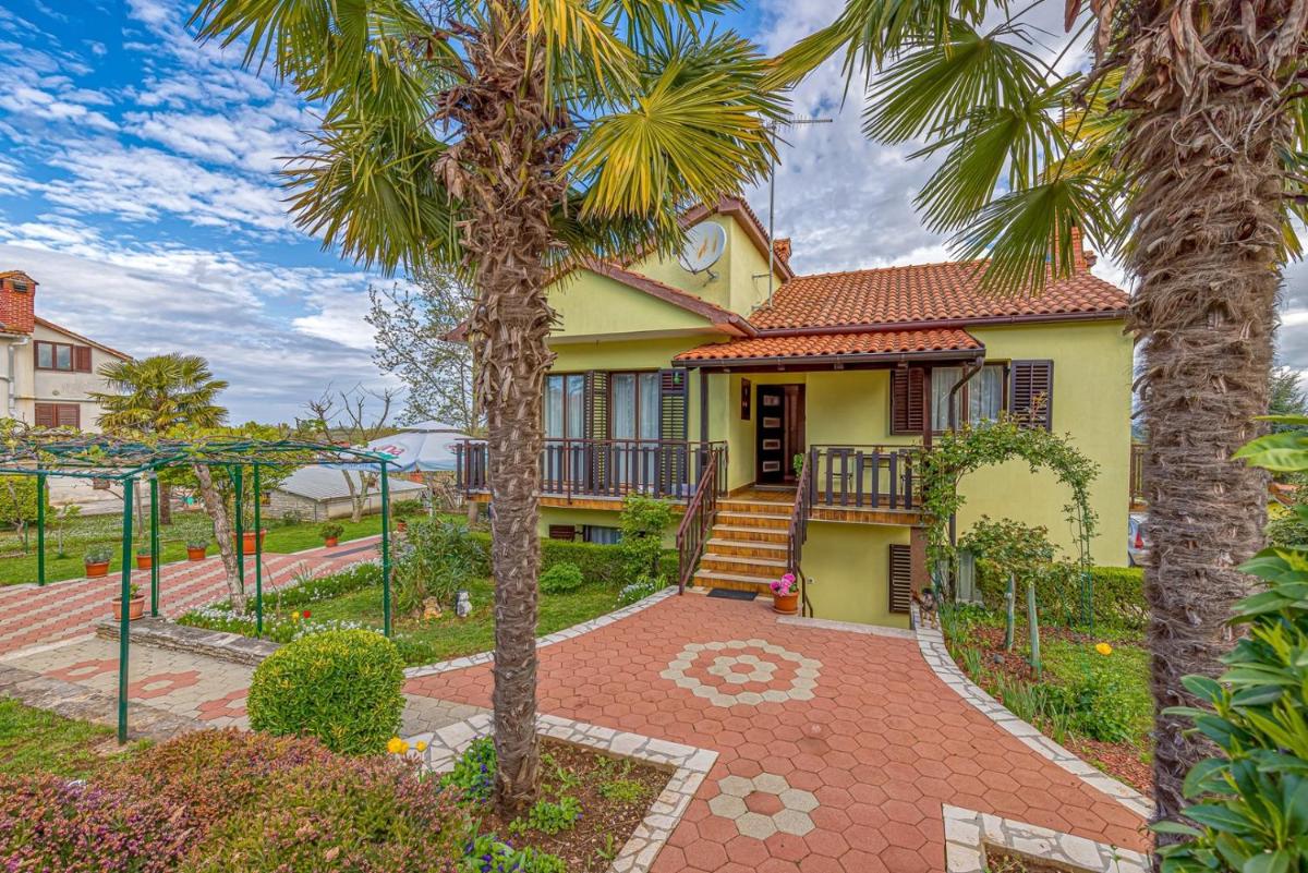 Apartment Flores - Housity