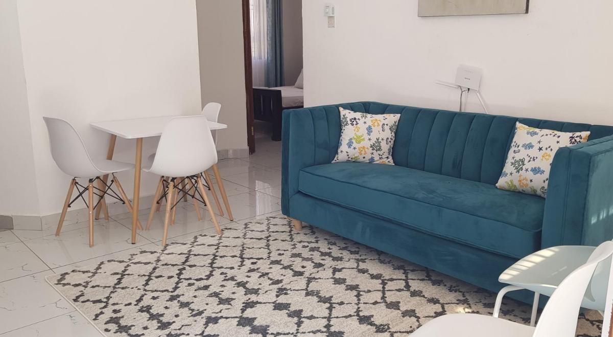 Cosy 2br Apartment 5minutes drive to beach,malls and conference facilities - Housity