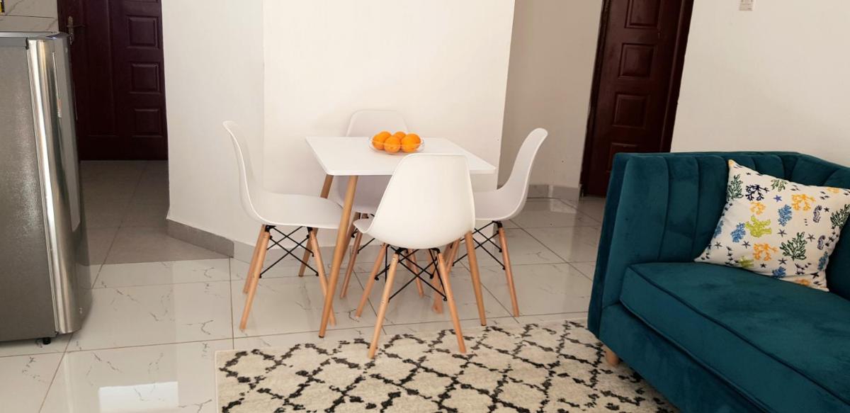 Cosy 2br Apartment 5minutes drive to beach,malls and conference facilities - Housity