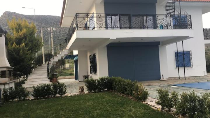 Lovely 4 bedrooms villa in schinias - Housity
