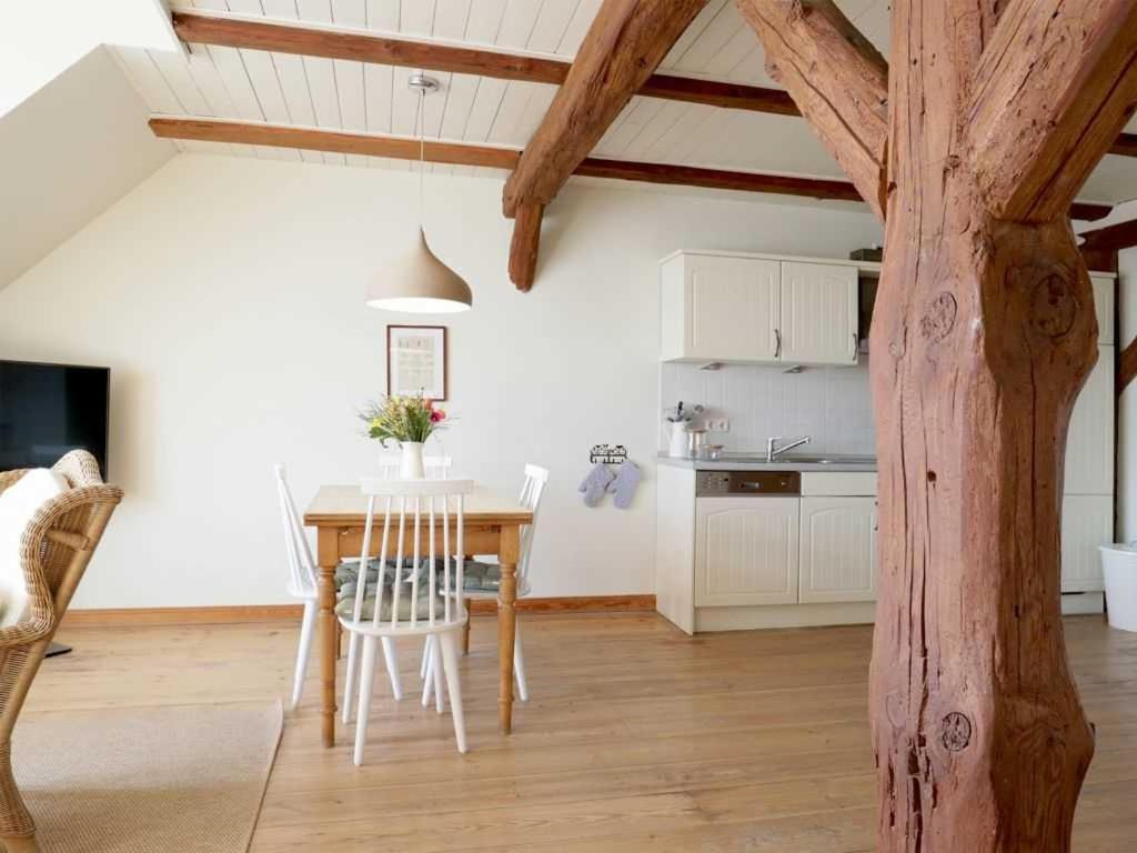 Brook05, "Käsbüdel" - Housity