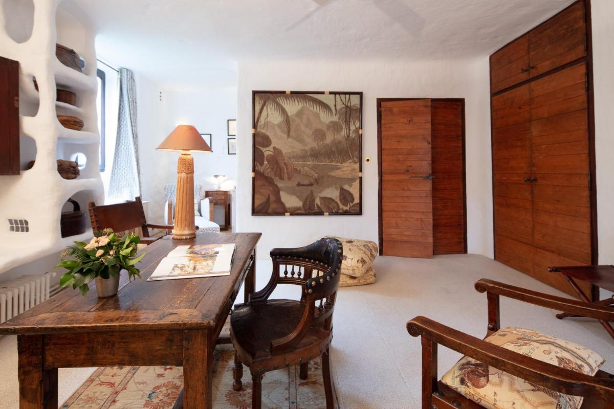 Coin salon dans l'établissement Château De Riell