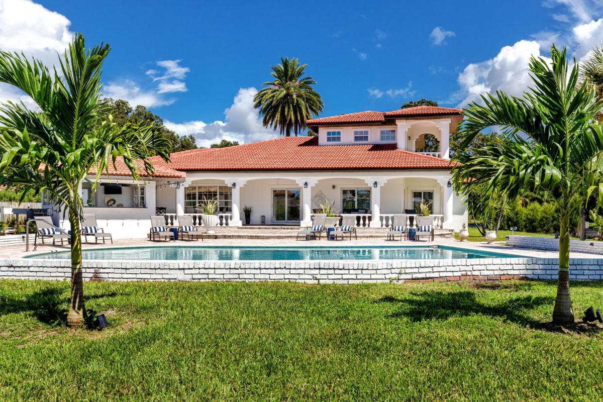 do not activate - The Belleair Estate - Breathtaking Waterfront Oasis with Private Pool - Housity