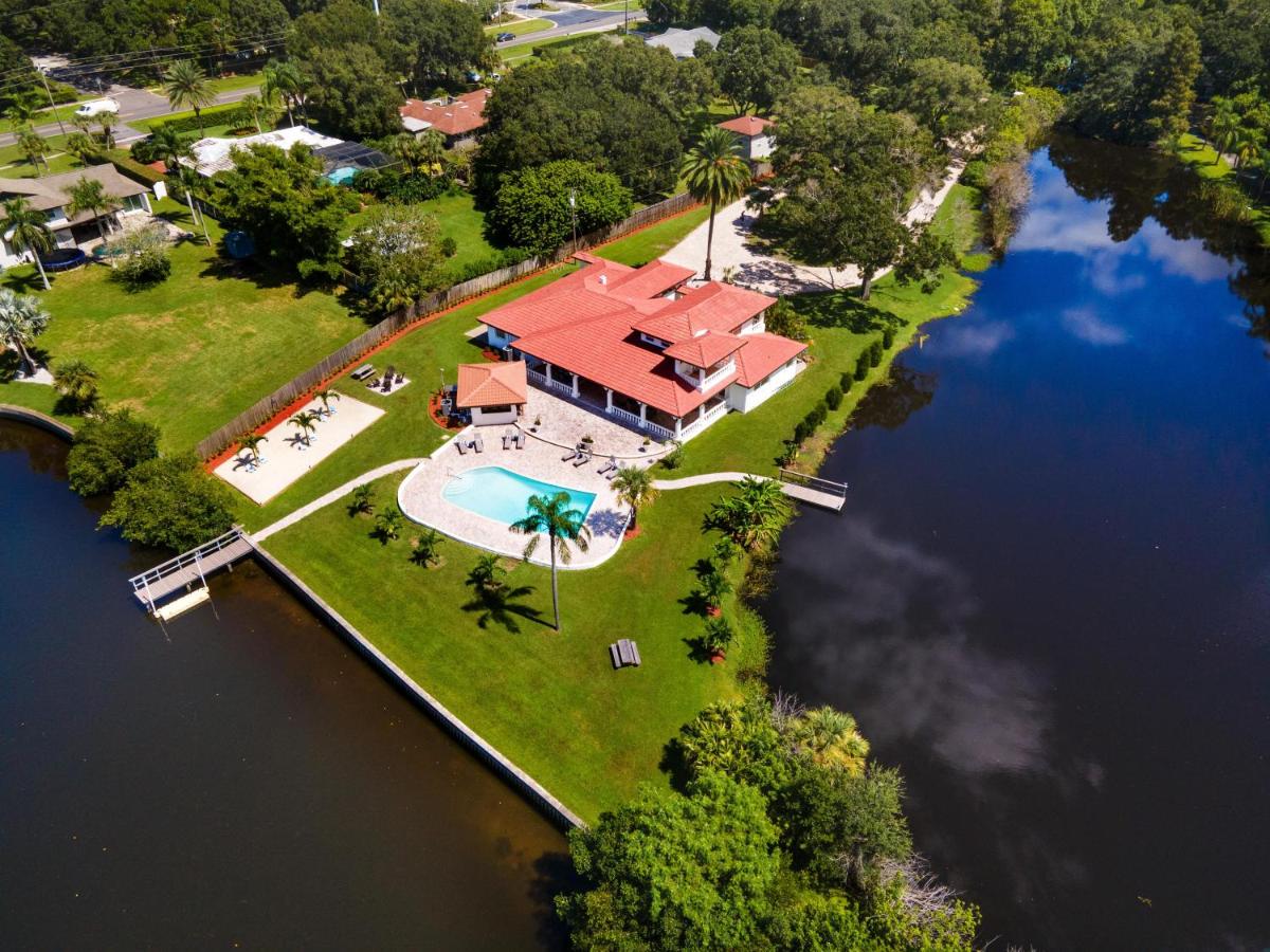 do not activate - The Belleair Estate - Breathtaking Waterfront Oasis with Private Pool - Housity