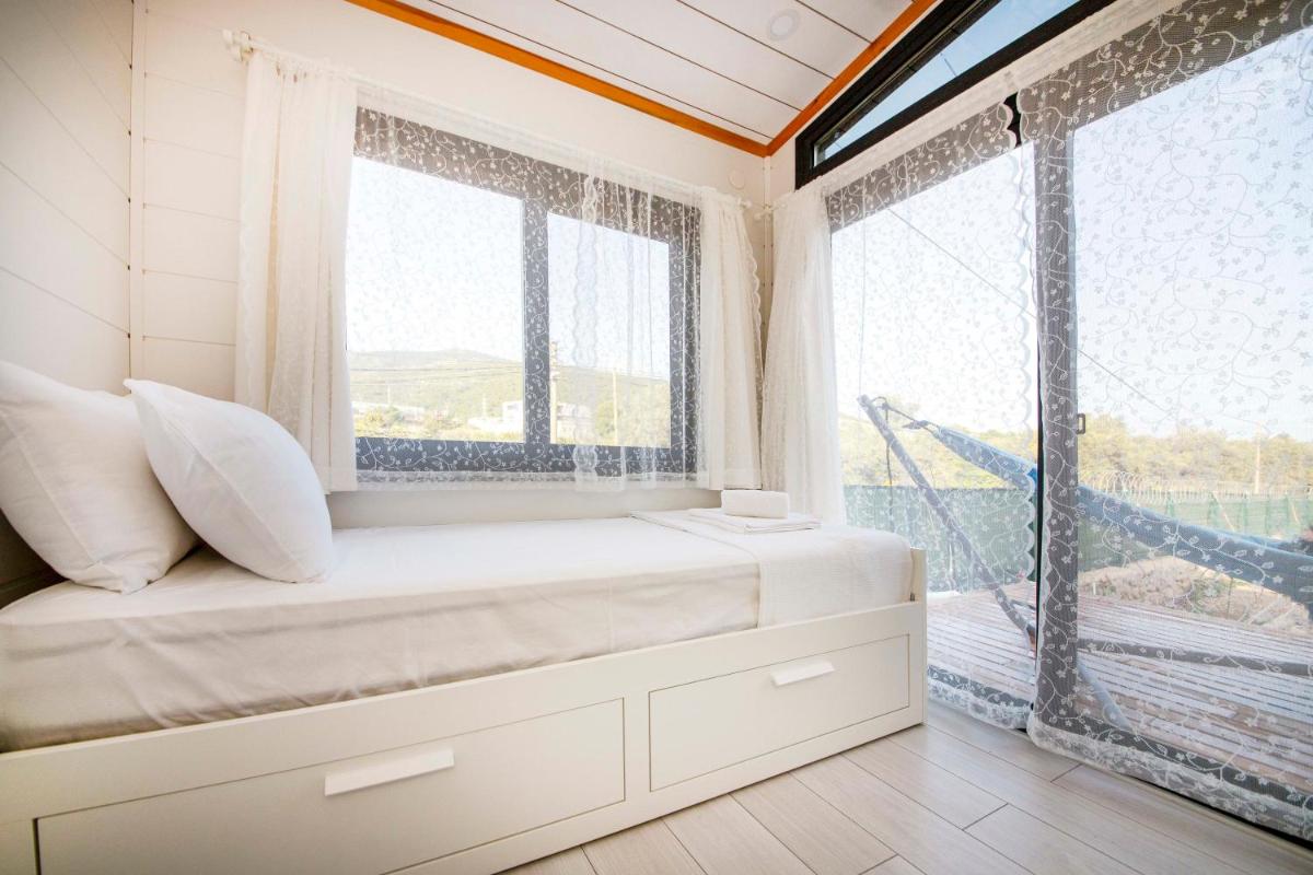 Serene Tiny House Surrounded by POSY - Housity