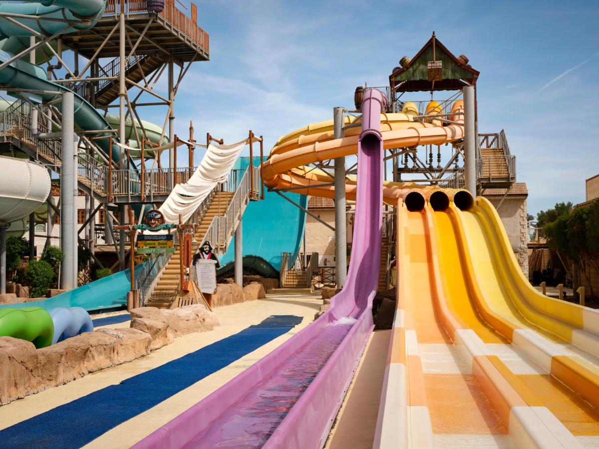 Coral Sea Aqua Club Resort - Housity