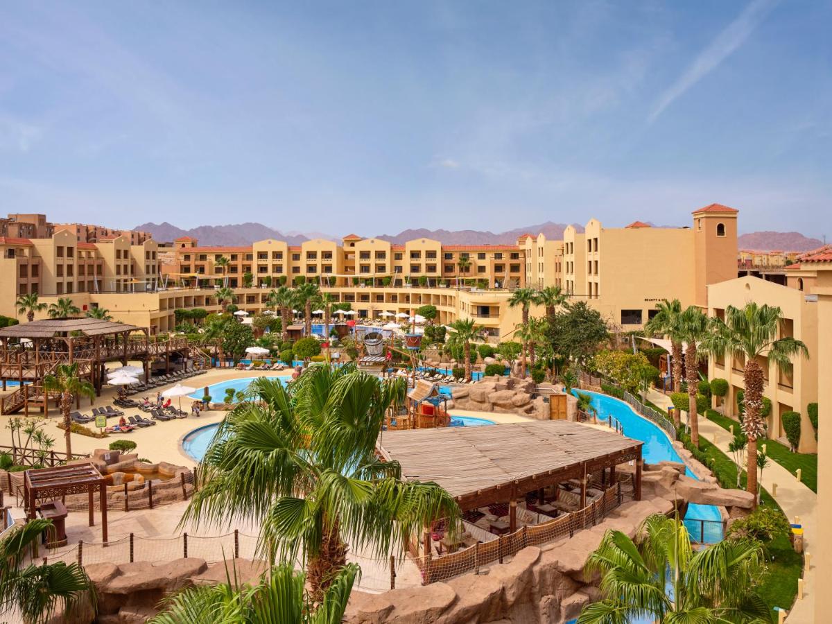 Coral Sea Aqua Club Resort - Housity