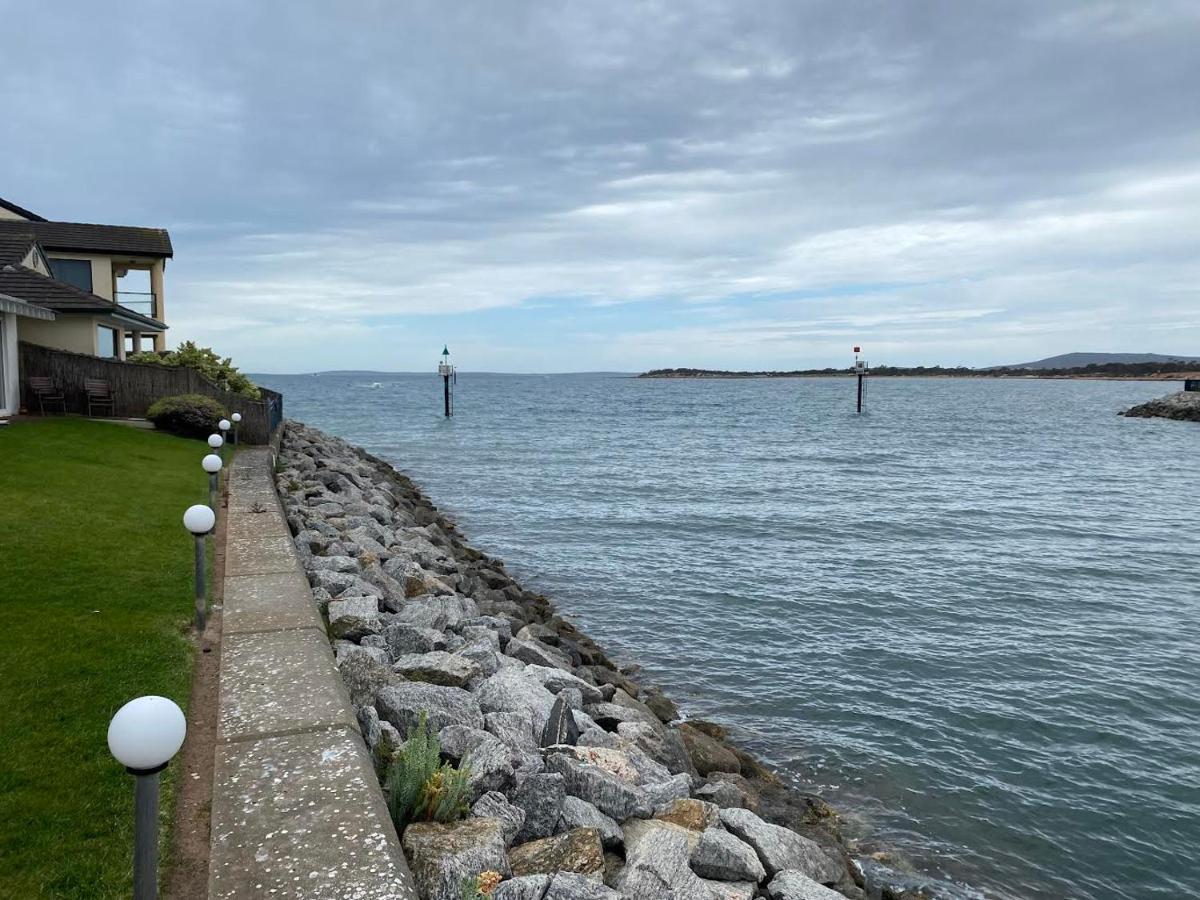 Port Lincoln Marina Waterfront Apartment - Hizvo