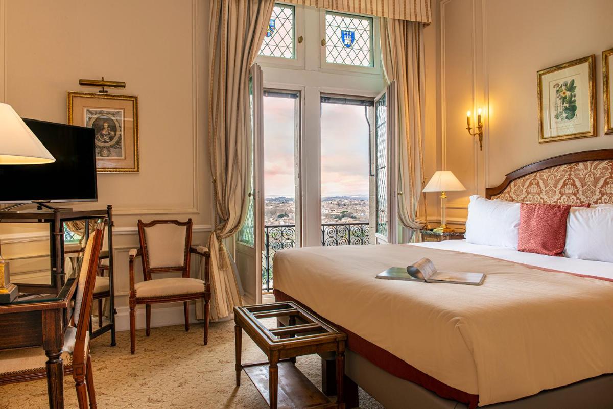 Un ou plusieurs lits dans un hébergement de l'établissement Hotel de la Cité Carcassonne - MGallery Collection