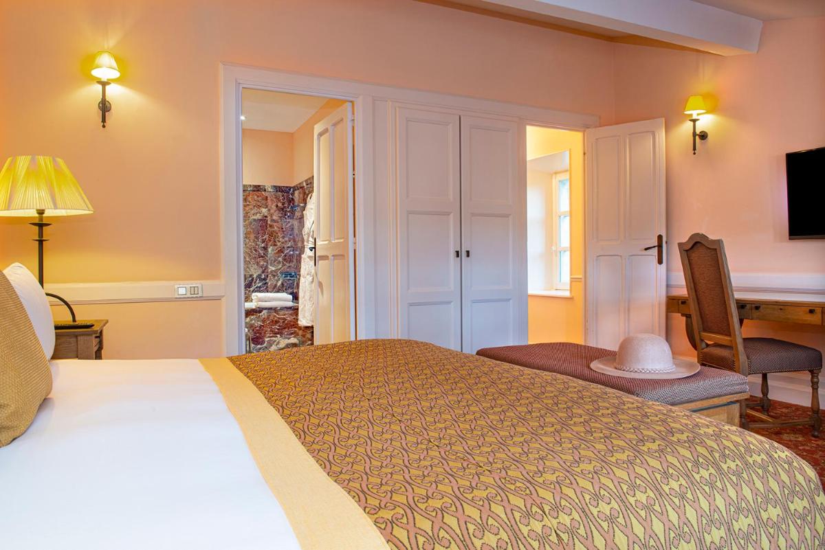 Un ou plusieurs lits dans un hébergement de l'établissement Hotel de la Cité Carcassonne - MGallery Collection
