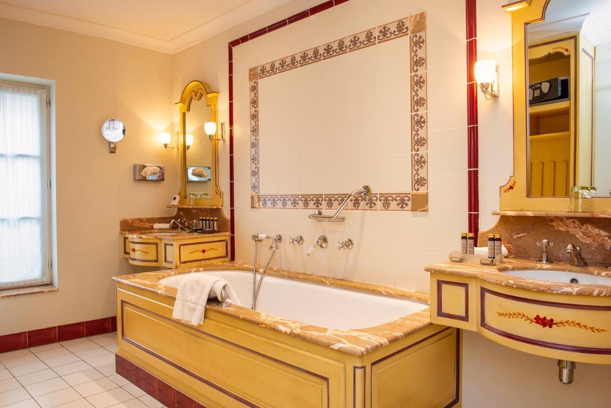 Salle de bains dans l'établissement Hotel de la Cité Carcassonne - MGallery Collection