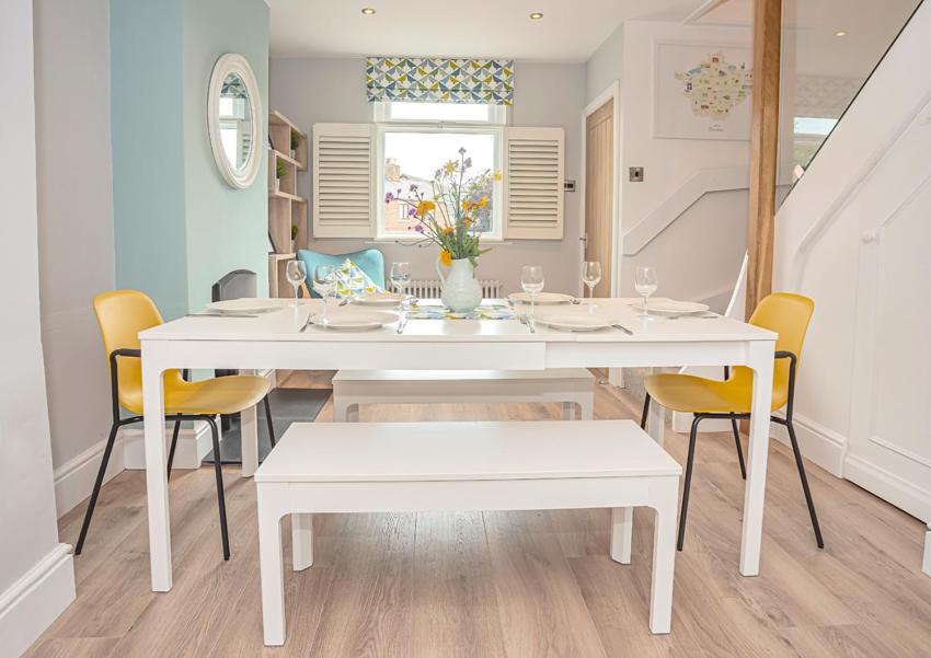 Modern 3-Bed House on Tarporley High Street - Housity