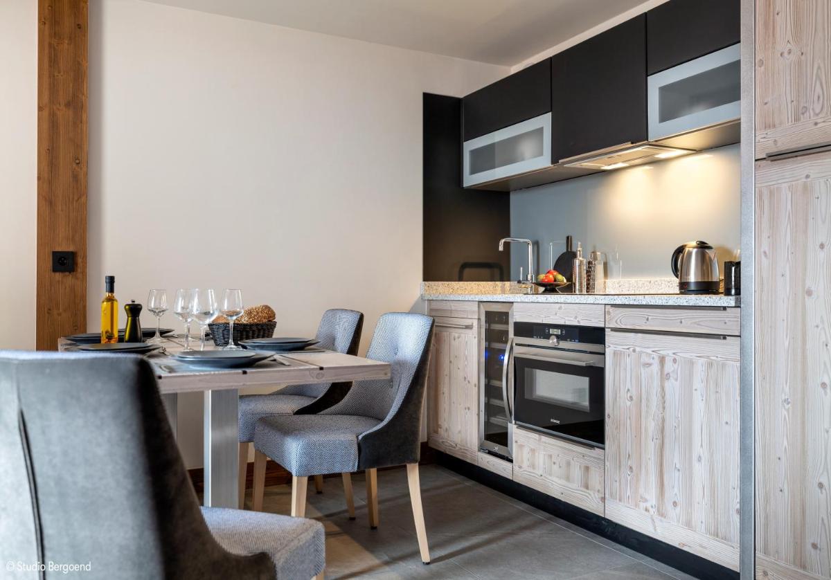 Cuisine ou kitchenette dans l'établissement MGM Hôtels & Résidences - Résidence Chalets Laska
