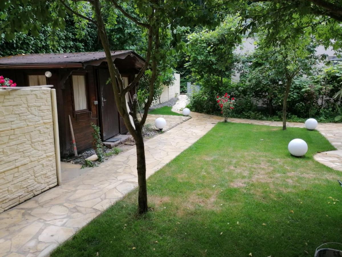 1 Zimmer Apartment mit großem Garten und Terrasse - Housity