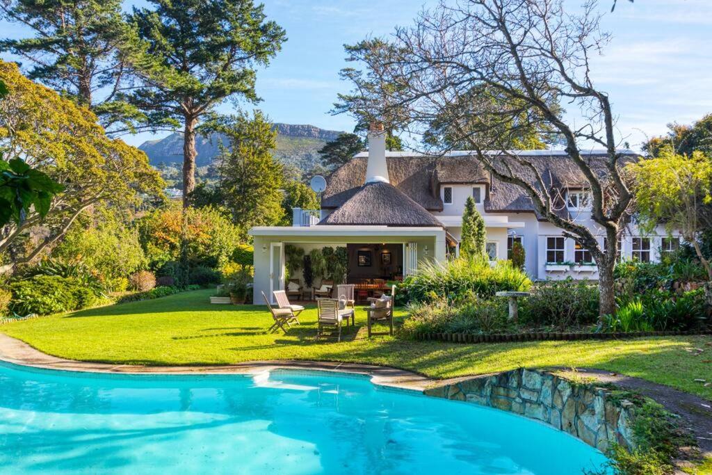 Suitetrails - On Gemini Way, Constantia- Enchanting family home