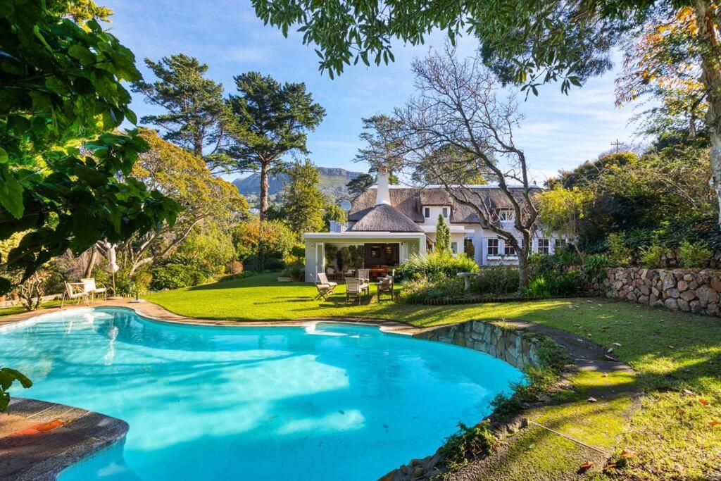 Suitetrails - On Gemini Way, Constantia- Enchanting family home