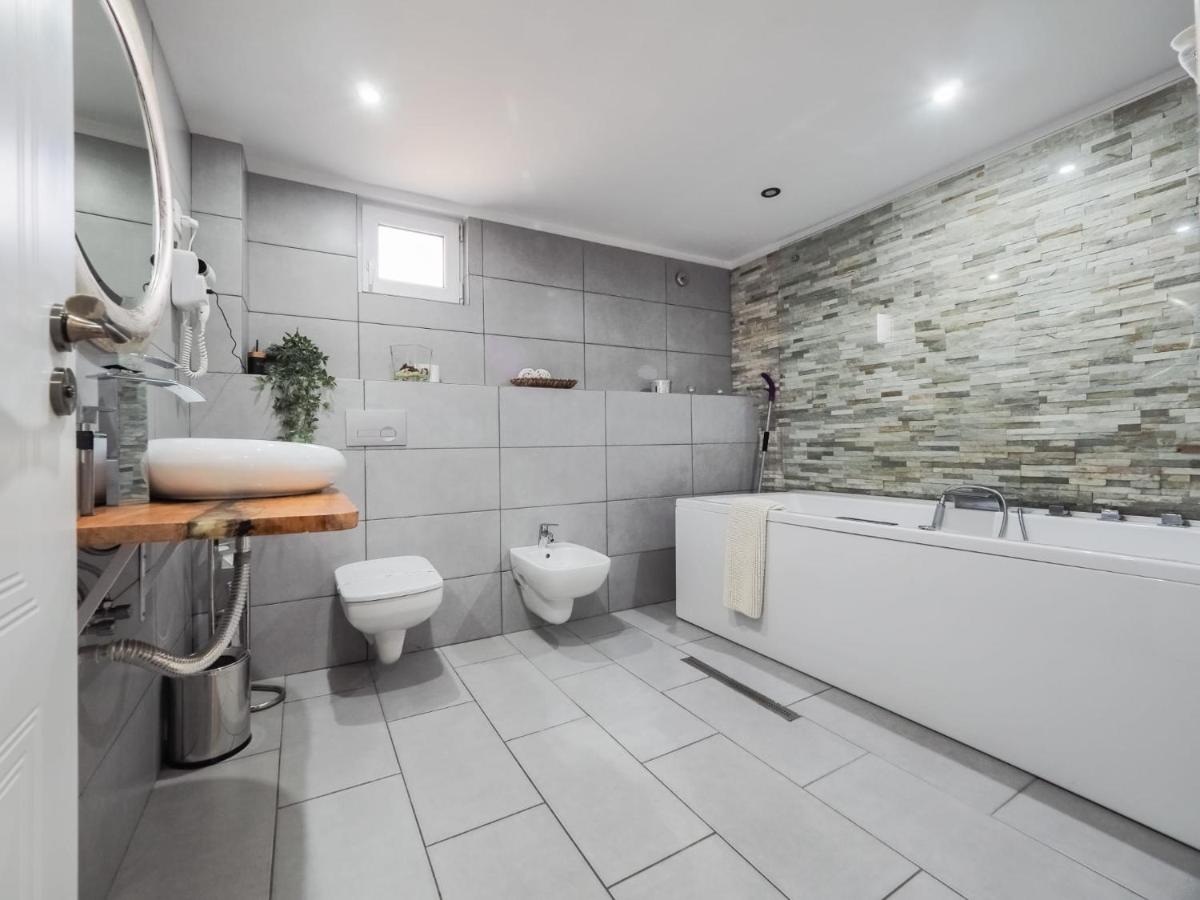 For You Apartments Gold & Silver - Housity