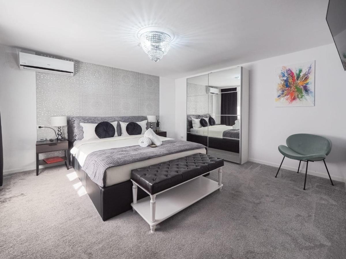 Suitetrails - For You Apartments Gold & Silver