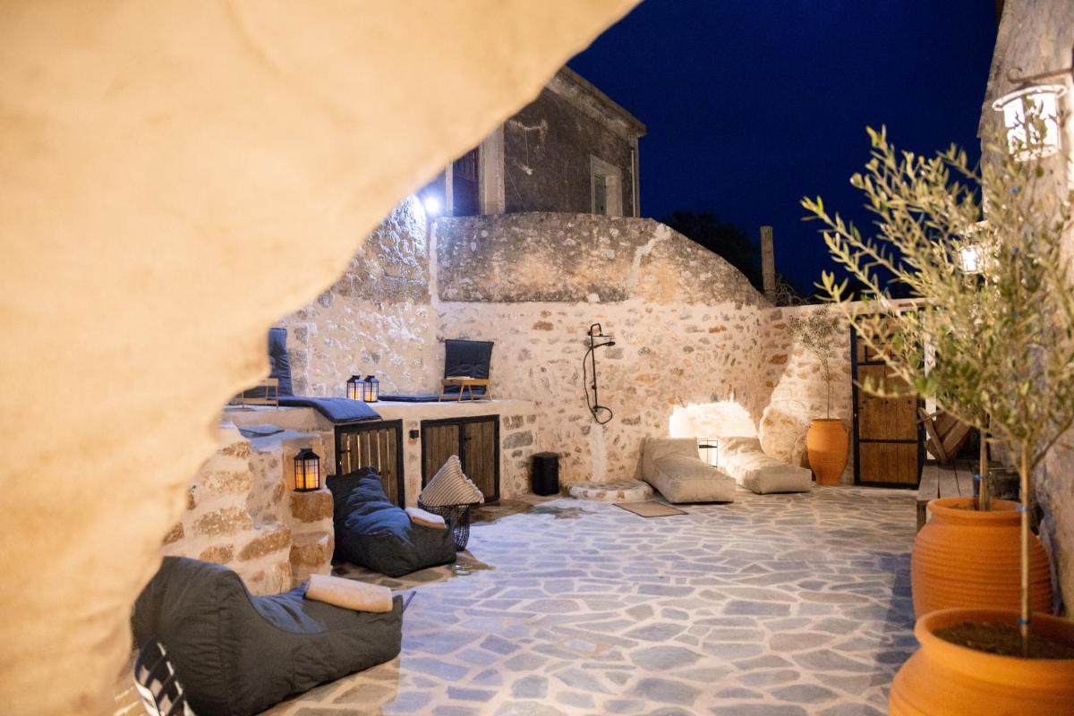 Dandy Villas Mani - Old Tower House - Fireplace - Pool - Housity