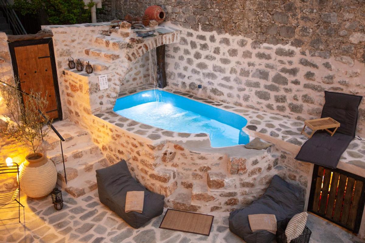 Dandy Villas Mani - Old Tower House - Fireplace - Pool - Housity