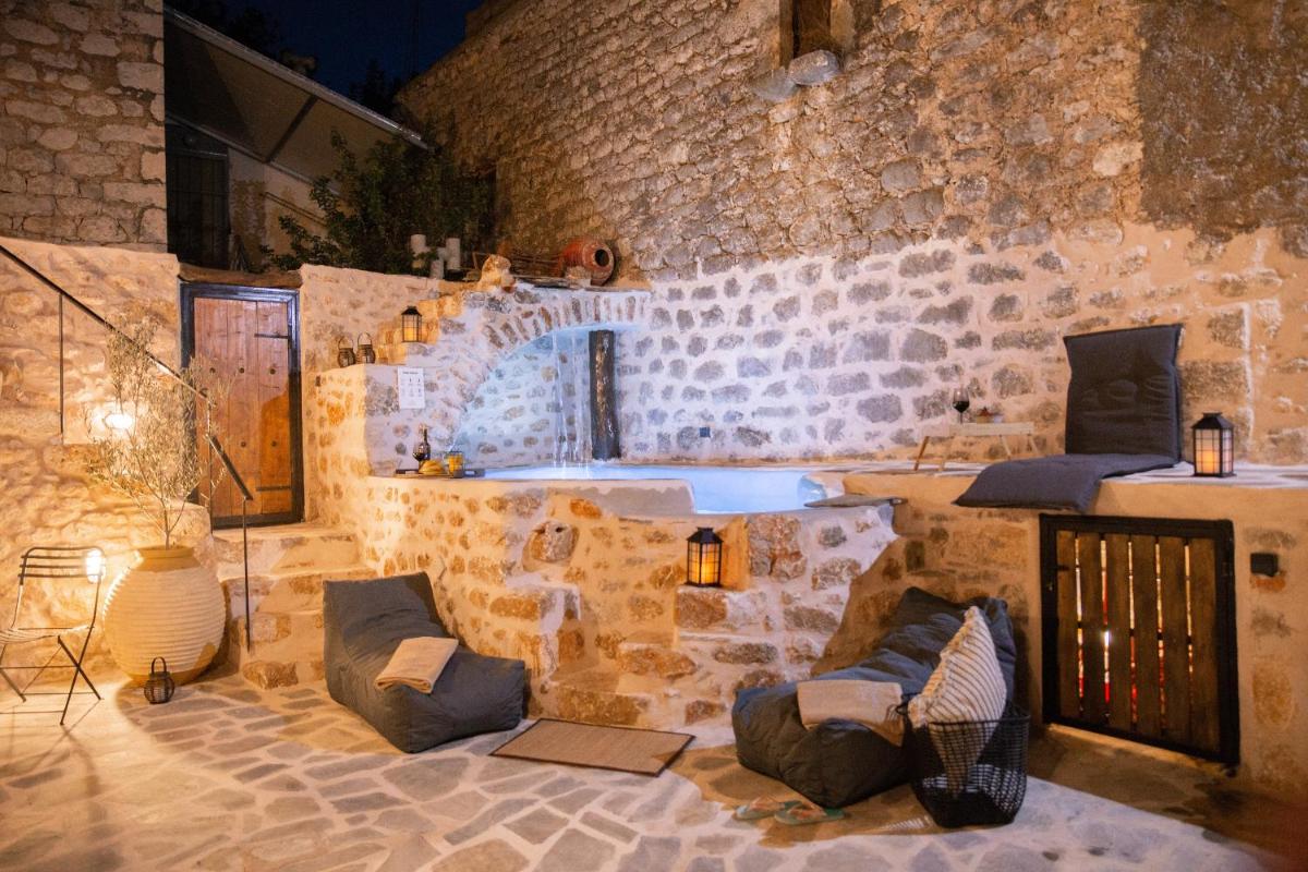Suitetrails - Dandy Villas Mani - Old Tower House - Fireplace - Pool