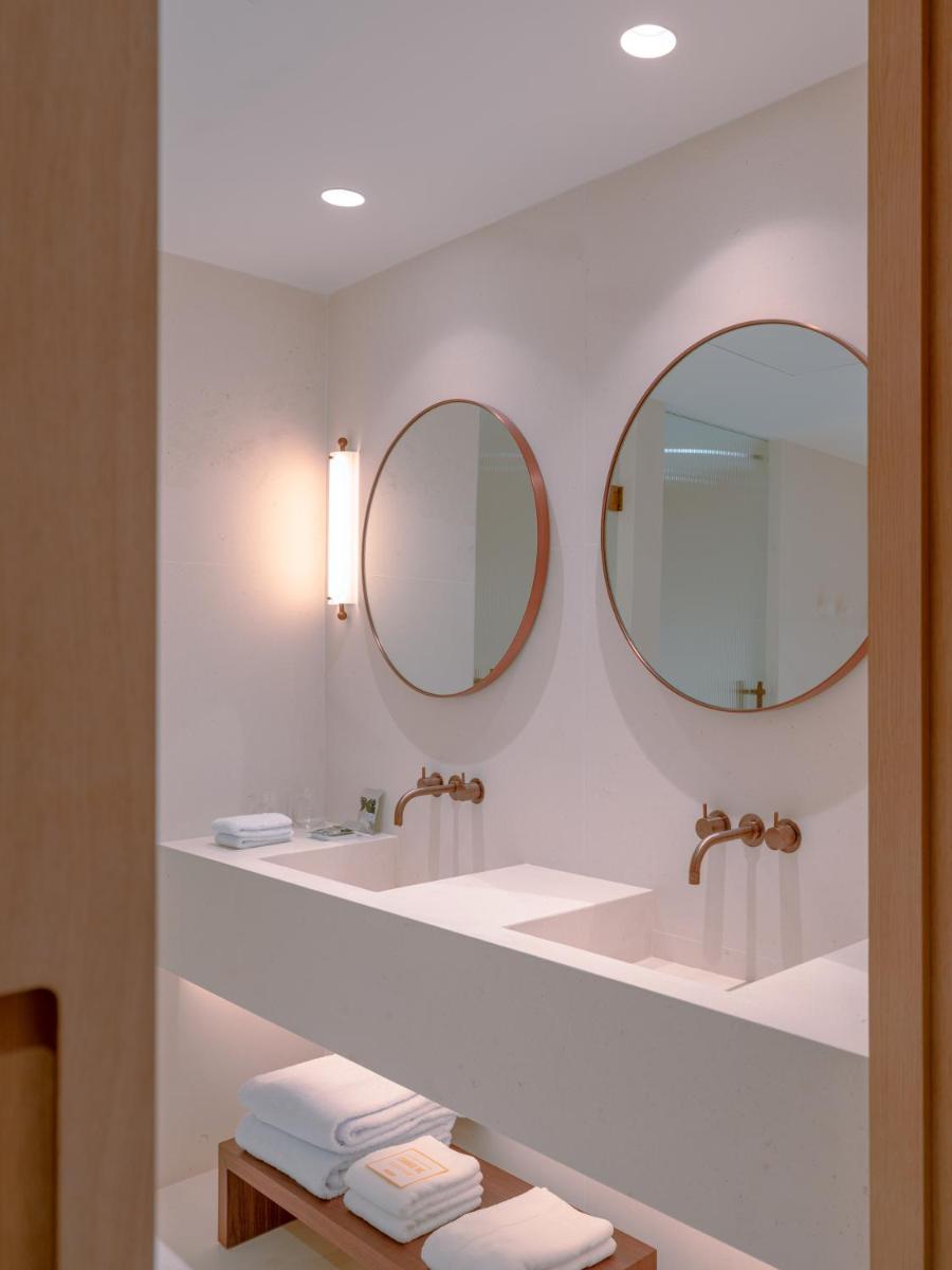 Un baño de The Standard, Ibiza