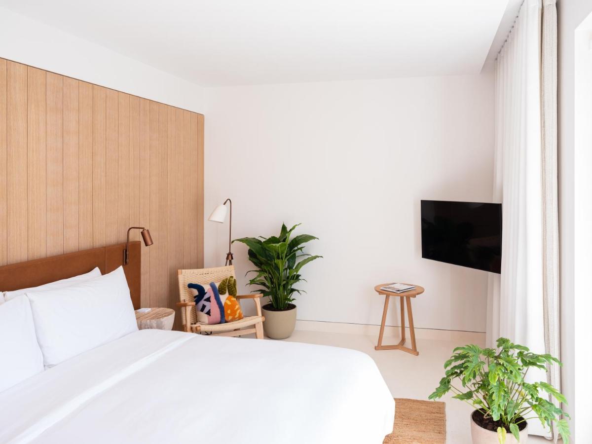 Cama o camas de una habitación en The Standard, Ibiza